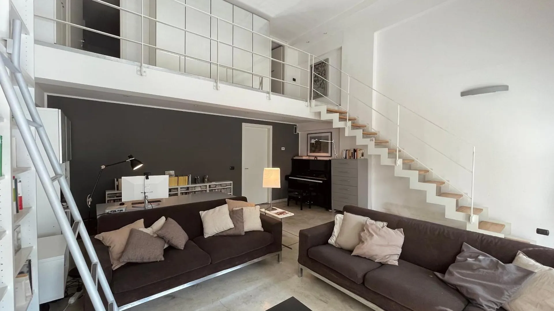 Ampio Loft Su Due Livelli Con Giardino Lägenhet Milano