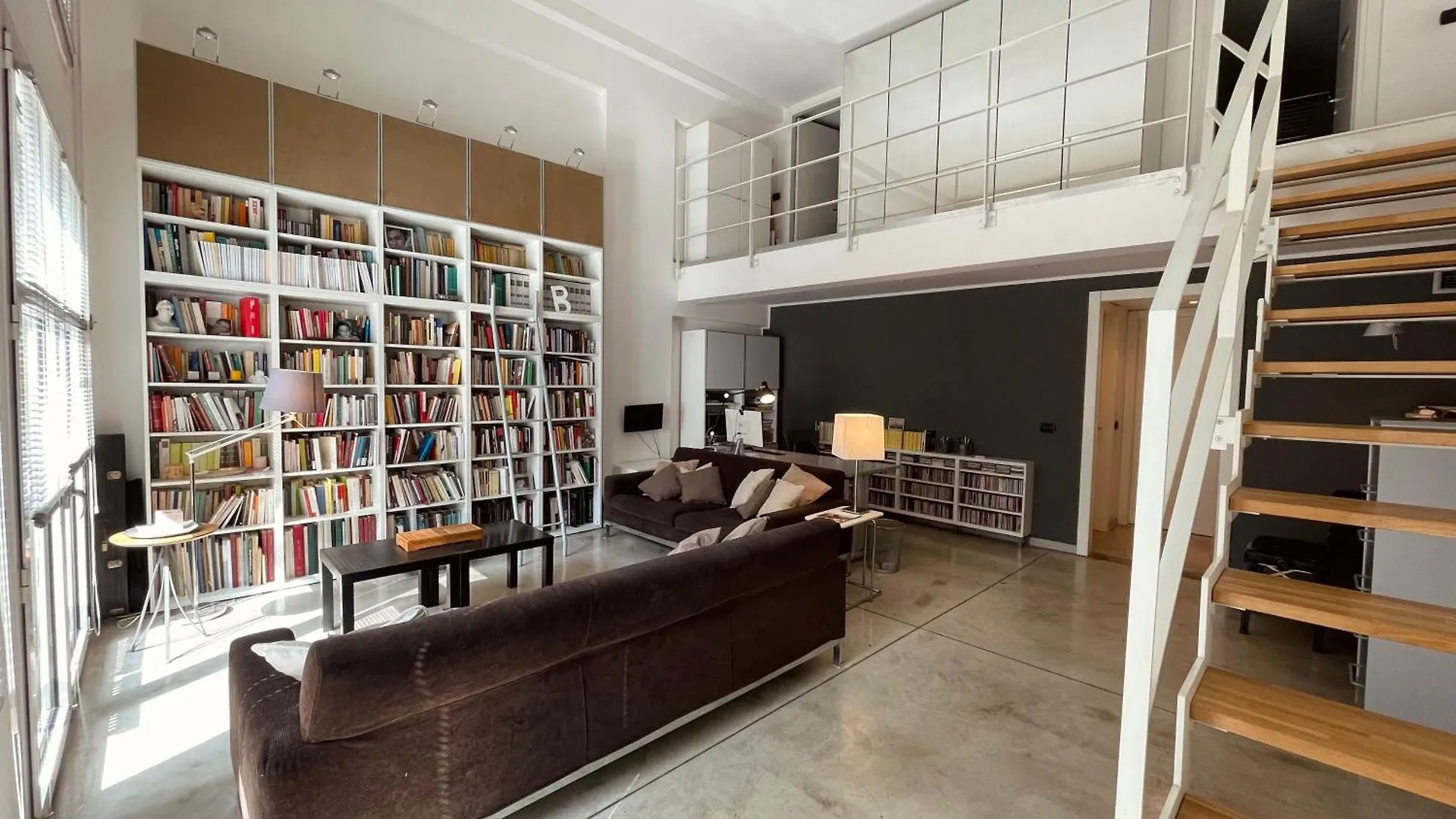 Ampio Loft Su Due Livelli Con Giardino location